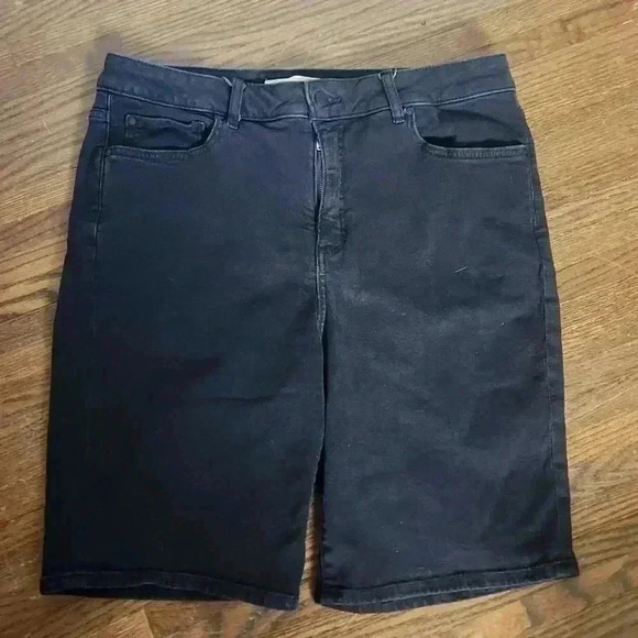 Denver Hays  Women's Plus Size Highrise Black Denim Jean Shorts Size 16 - Picture 2 of 9